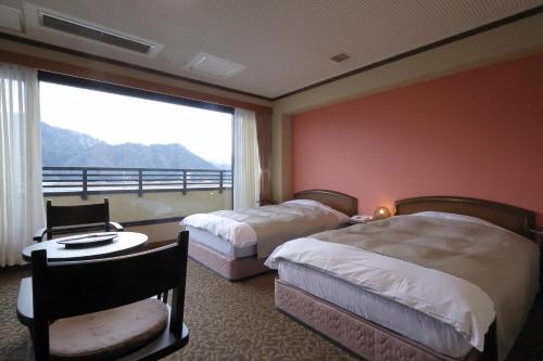 Postel nebo postele na pokoji v ubytování Kawaguchiya Kinosaki Riverside Hotel