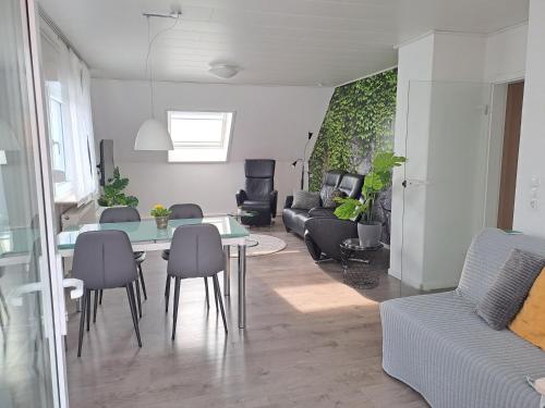 a living room with a couch and a table at Hortensie Speyer in Speyer