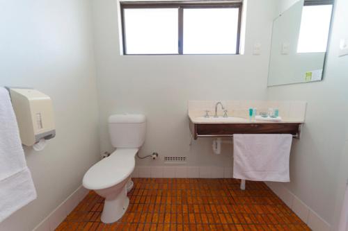 Ένα μπάνιο στο Hotel Clipper