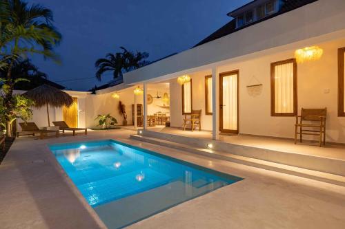 Kolam renang di atau dekat dengan Casa Kokoon - NEW Bright & Quiet 2BR Mertanadi Seminyak with Private Pool and Parking