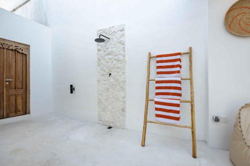 Gambar di galeri bagi Casa Kokoon - NEW Bright & Quiet 2BR Mertanadi Seminyak with Private Pool and Parking di Seminyak