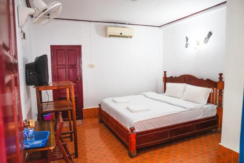 Postel nebo postele na pokoji v ubytování Vang Vieng Green Central Hotel
