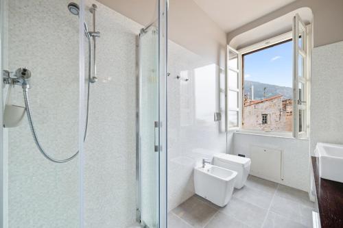 Le Saint Michel,dernier étage, vieux Menton, zone piétonne