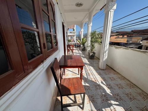 Balkón nebo terasa v ubytování Vang Vieng Green Central Hotel