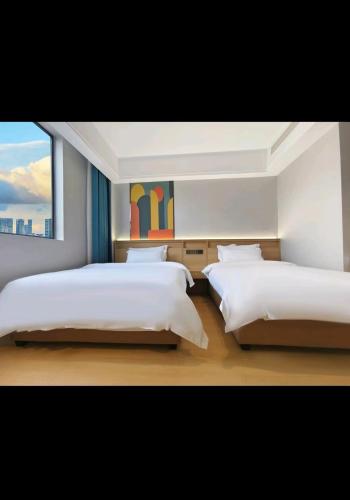 Ένα ή περισσότερα κρεβάτια σε δωμάτιο στο Orange Huaju Hotel