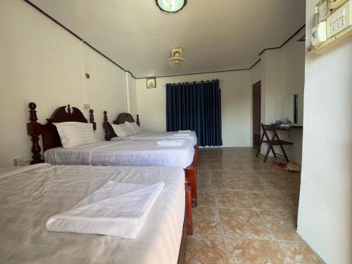 Postel nebo postele na pokoji v ubytování Vang Vieng Green Central Hotel