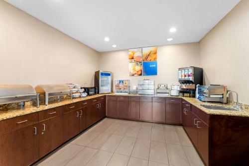 a large room with aasteryasteryasteryasteryasteryasteryasteryasteryasteryasteryastery at Comfort Inn & Suites Avera Southwest in Sioux Falls