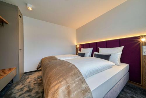 Ένα ή περισσότερα κρεβάτια σε δωμάτιο στο FourSide Hotel Ringsheim, Trademark Collection by Wyndham