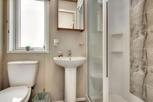 Koupelna v ubytování Lodge No 55 - Stewart's Resort Cameron