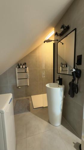 a bathroom with a white sink and a toilet at Apartament Przytulny 7- Harmonia, self check in, parking in Rzeszów