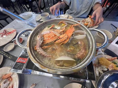ホテルの敷地内または近くでの食事または食べ物