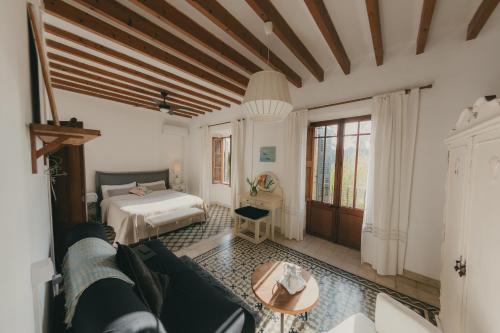 a living room with a bed and a couch at Casa Mona, Turismo de Interior in Llubí