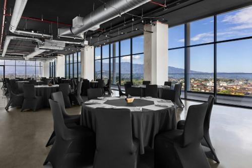 Restaurace v ubytování AC Hotel San Jose Airport Belen