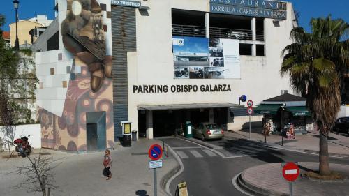 a building with a mural on the side of it at Apartamentos Turísticos La Garza in Cáceres