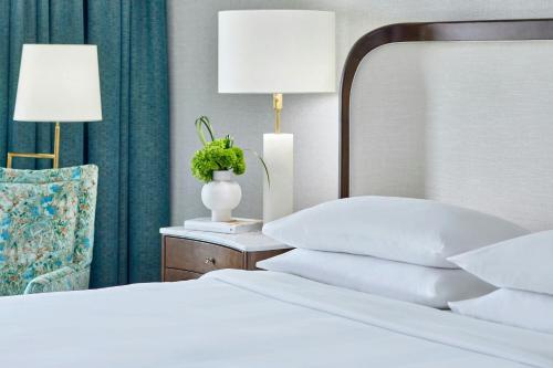 Renaissance Shoals Resort & Spaにあるベッド