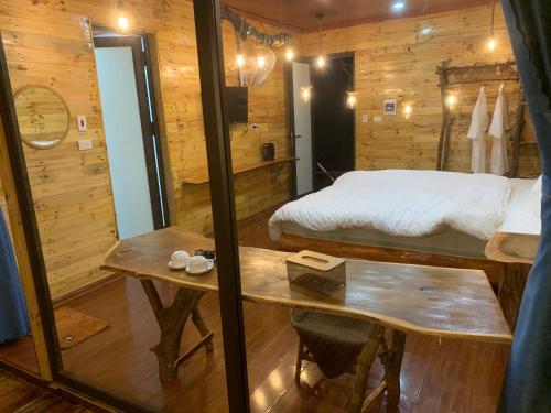 a bedroom with a bed and a desk and a table at A Thía homestay in Diện Biên Phủ