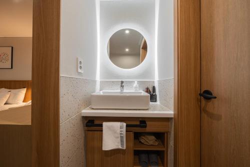 a bathroom with a sink and a mirror at Cheonan H-Avenue Cheonan Buldang in Cheonan