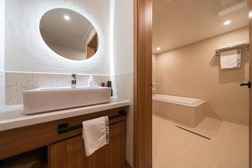 a bathroom with a sink and a mirror at Cheonan H-Avenue Cheonan Buldang in Cheonan