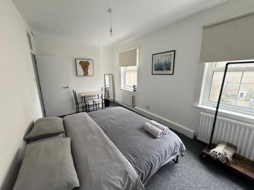 Postel nebo postele na pokoji v ubytování Beautiful Large Room in Central London