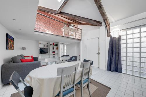 Large luxury Loft for 6 people by Weekome