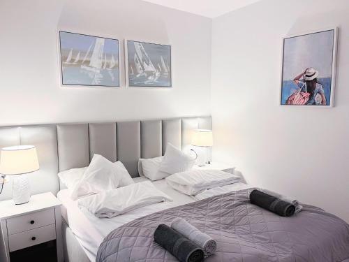 Un pat sau paturi într-o cameră la MW APARTAMENTY - Mechelinki - Anchoria Holiday SPA
