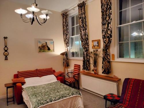 Ένα ή περισσότερα κρεβάτια σε δωμάτιο στο Georgian Style Apartment