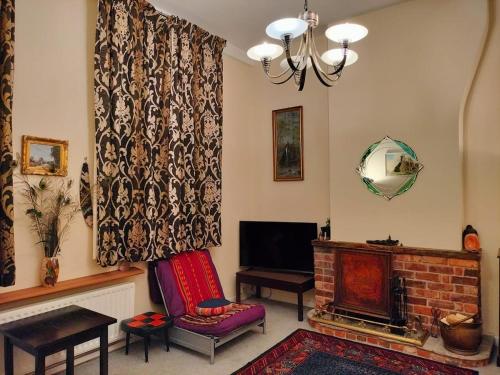 Χώρος καθιστικού στο Georgian Style Apartment