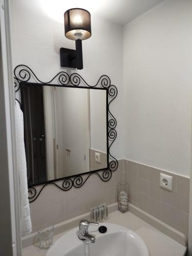 a bathroom with a sink and a mirror at Apartamentos Fariñas 11 in Sanlúcar de Barrameda