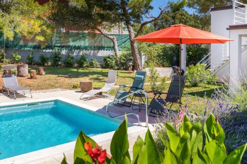 Piscina de la sau aproape de Villa Ziziphus