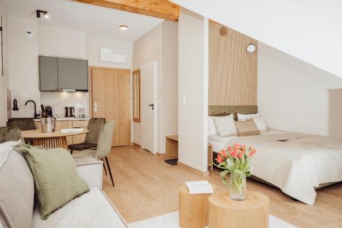 Giường trong phòng chung tại Stay4U Apartments Mariental Residence
