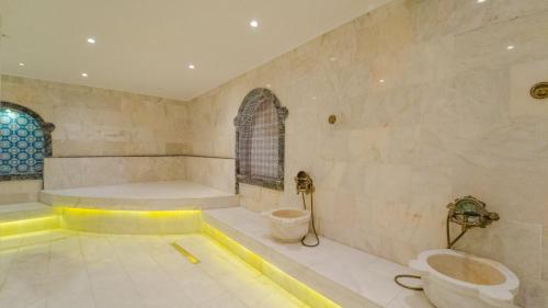 Et badeværelse på Kalkan Komurluk Luxury Villa - 5577