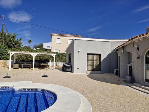 Villa Romantica by Theka Services