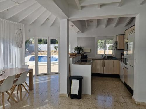 Villa Romantica by Theka Services