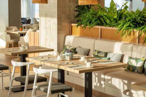 Ruang duduk di INNSiDE by Meliá Costablanca - Adults recommended