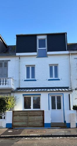 Maison avec terrasse, 10 couchages, à 200 m de la plage