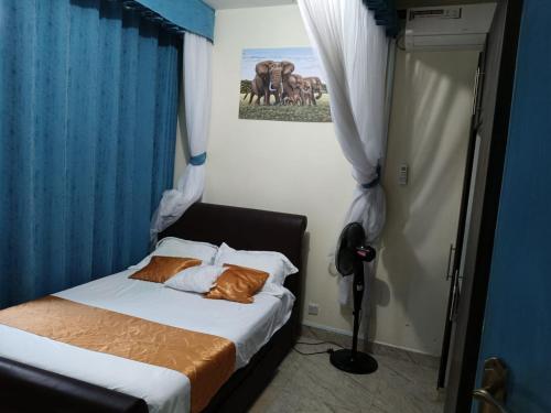 Ένα ή περισσότερα κρεβάτια σε δωμάτιο στο Njenga And Family Apartments