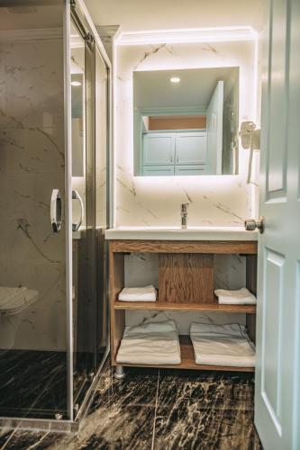 a bathroom with a sink and a shower at Venezia Alaçatı in Yumru
