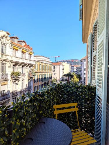 Un balcón o terraza en H33 Hôtel
