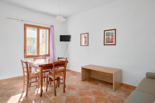 Μια τηλεόραση ή/και κέντρο ψυχαγωγίας στο Residence fiorito spiaggia 300m by PortoOttioluAffitti