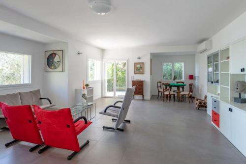 a living room with red chairs and a table at Villa Elvise - YourPlace Abruzzo in Fossacesia