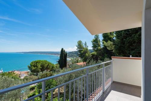 a balcony with a view of the ocean at Villa Elvise - YourPlace Abruzzo in Fossacesia