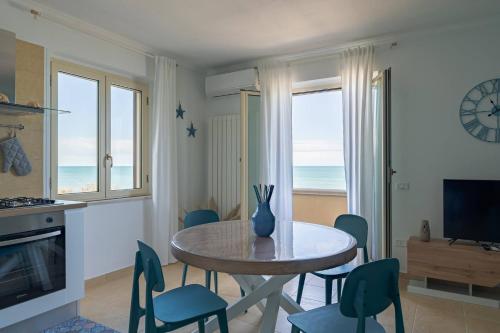 Η κουζίνα ή μικρή κουζίνα στο Dimora Teti - YourPlace Abruzzo