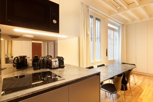 Pick A Flat's Apartment in Montmartre - Rue des Martyrs