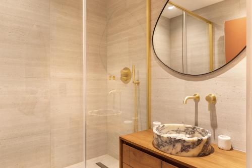 Pick A Flat's Apartment in Montmartre - Rue des Martyrs