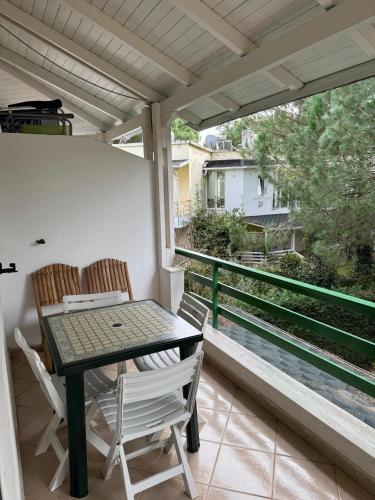 a table and chairs on a balcony with a view at Machiavelli Apartments Lura 1 in Draçi