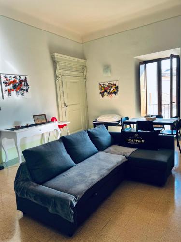 a living room with a blue couch and a table at Regina d’Aragona casa vacanze in Sulmona