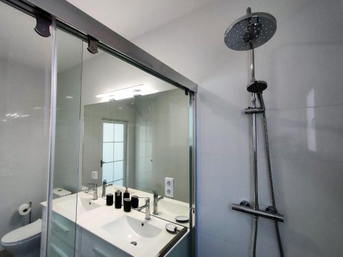 a bathroom with a sink and a shower with a mirror at Casa-Diospiro-villa-for-4P-baby-with-private-pool in São Bartolomeu de Messines