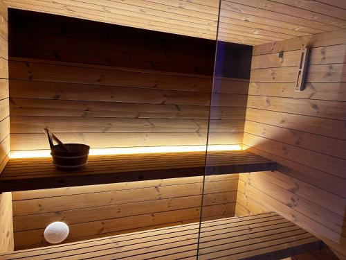 a sauna with a pot and a bowl on a shelf at Casa Vacanze Maraldo in Marina di Camerota