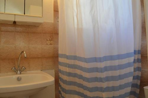 Ванная комната в SP220-016 Maison 3 pièces mezzanine SAINT PIERRE LA MER