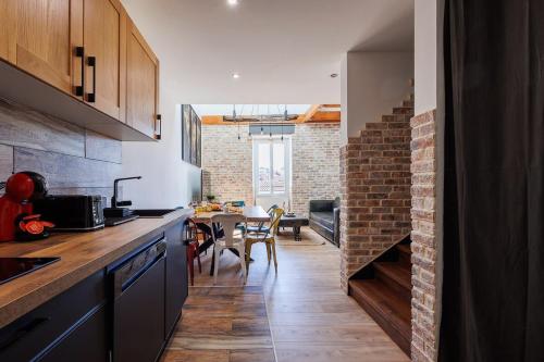 Køkken eller tekøkken på Duplex Factory II Hyper Centre